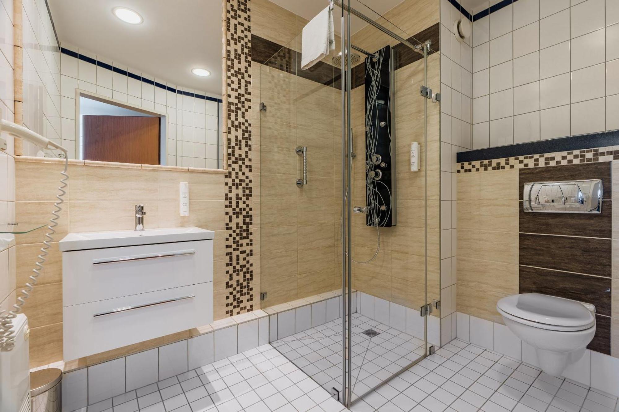Queen Superior Suite