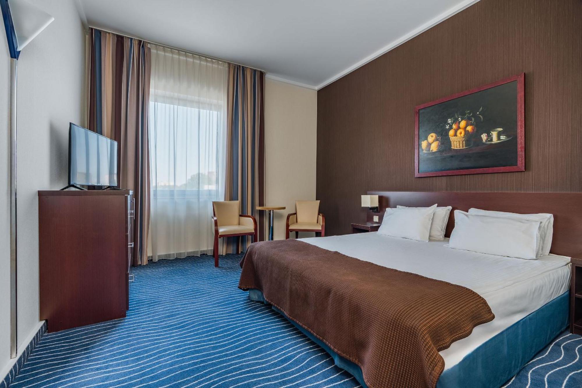 Queen Superior Suite