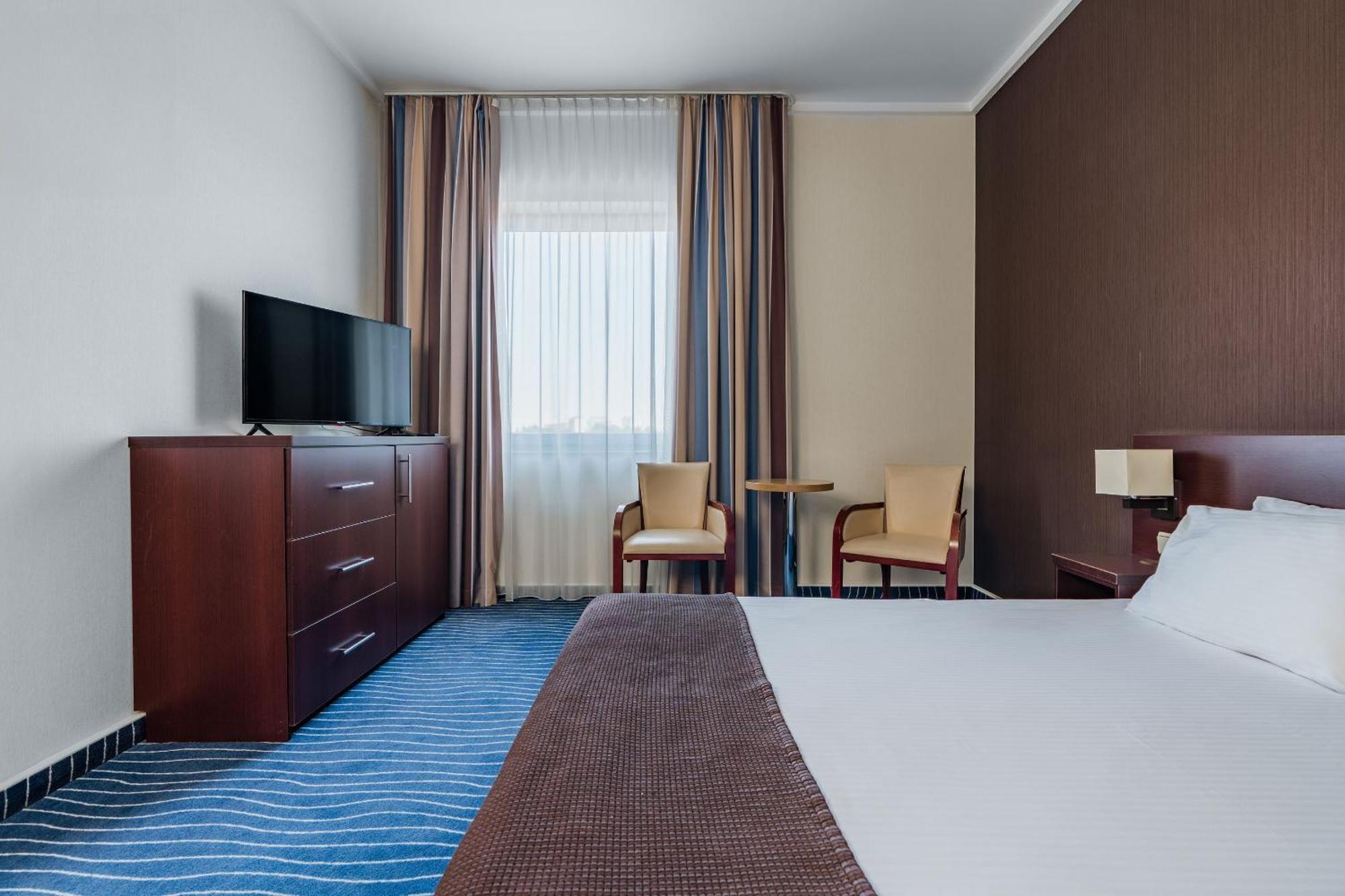 Queen Superior Suite