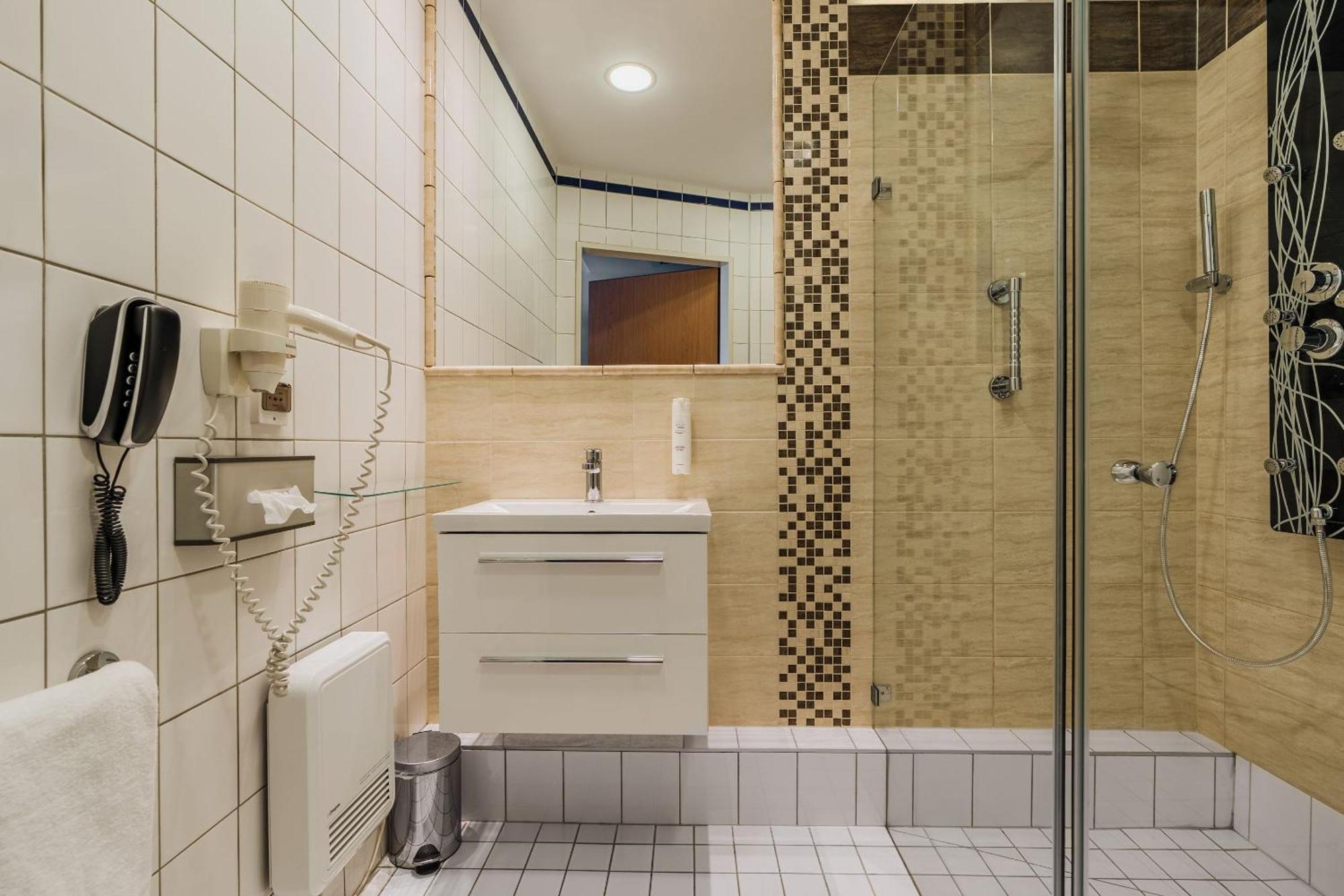 Queen Superior Suite